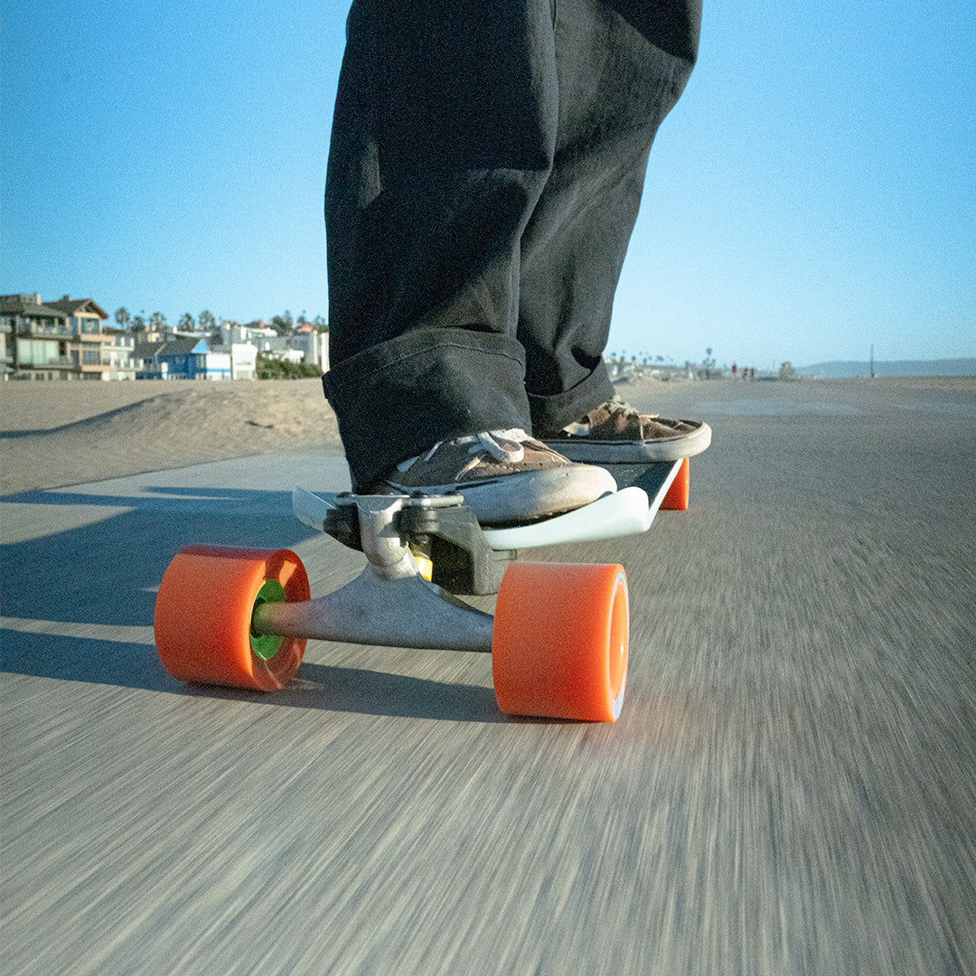 Surfskate Loaded Fathom Tangent en action