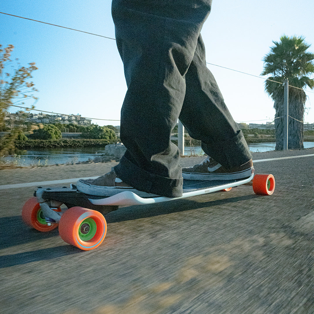 Surfskate Loaded Fathom Tangent en action