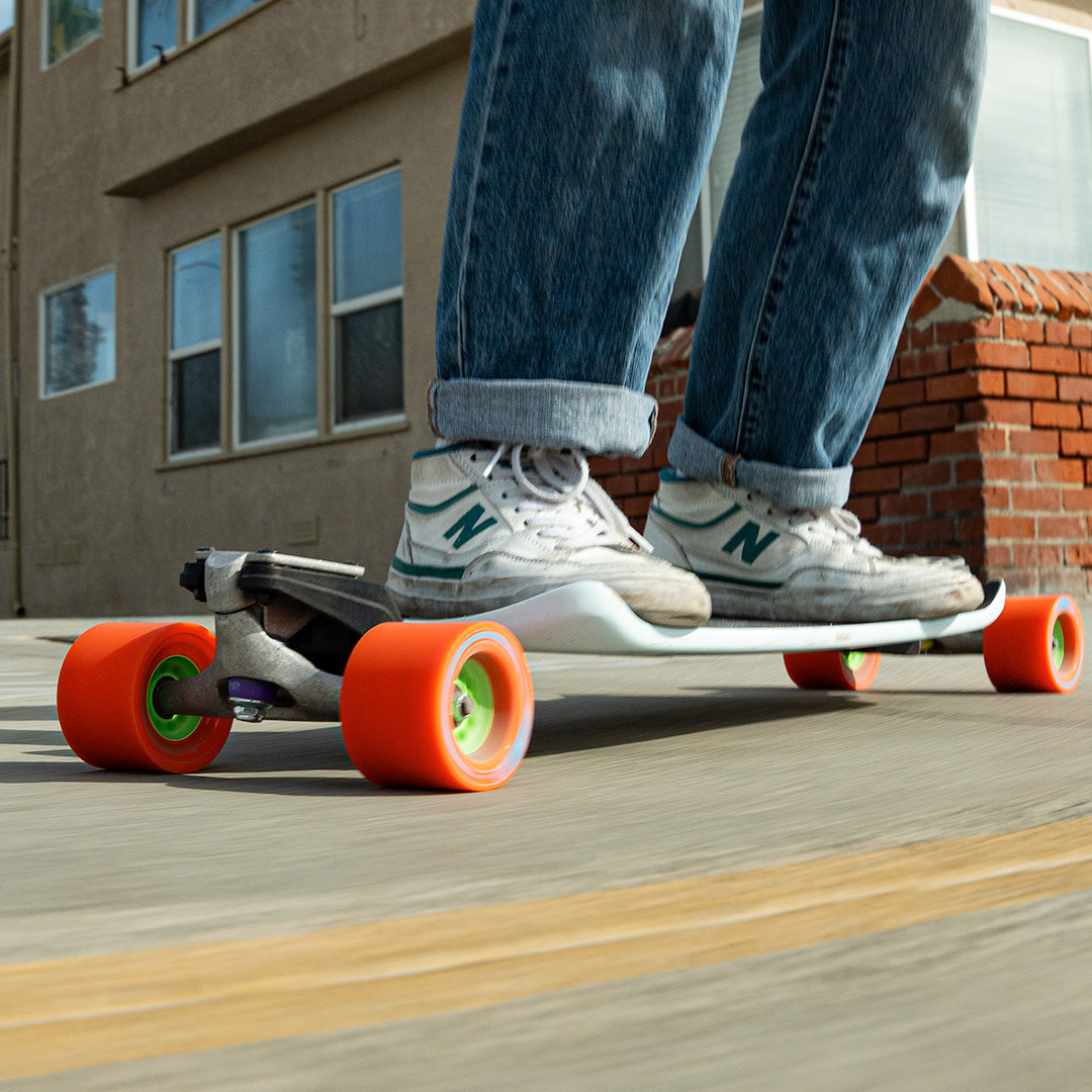 Surfskate Loaded Fathom Tangent en action