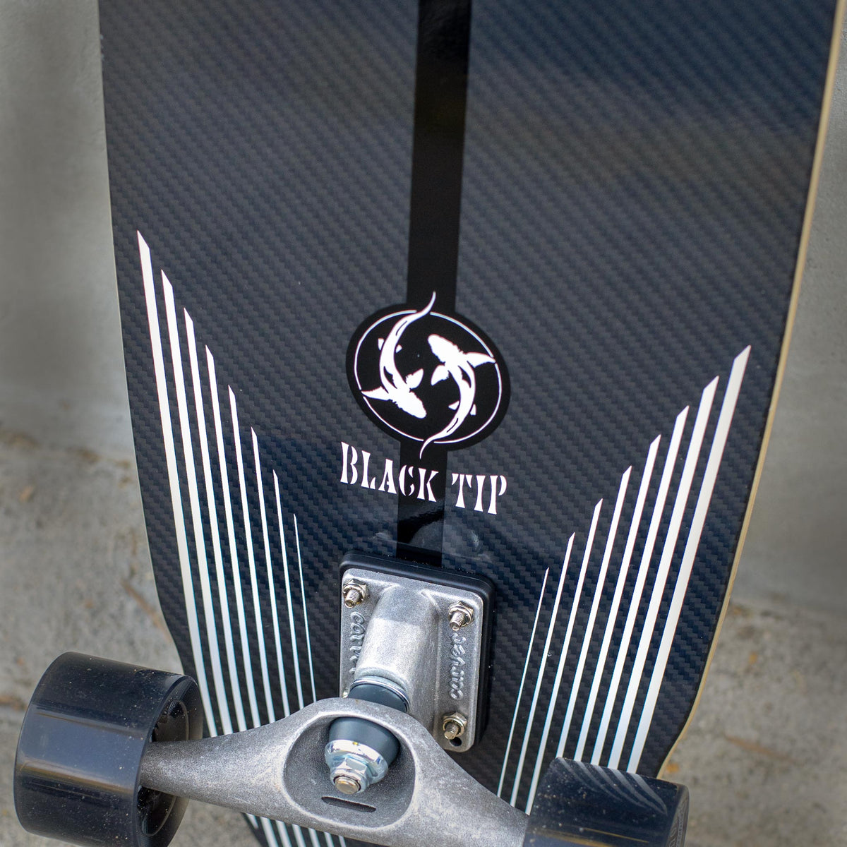 Carver Black Tip Carbon Fiber — dessous en carbone et truck monté