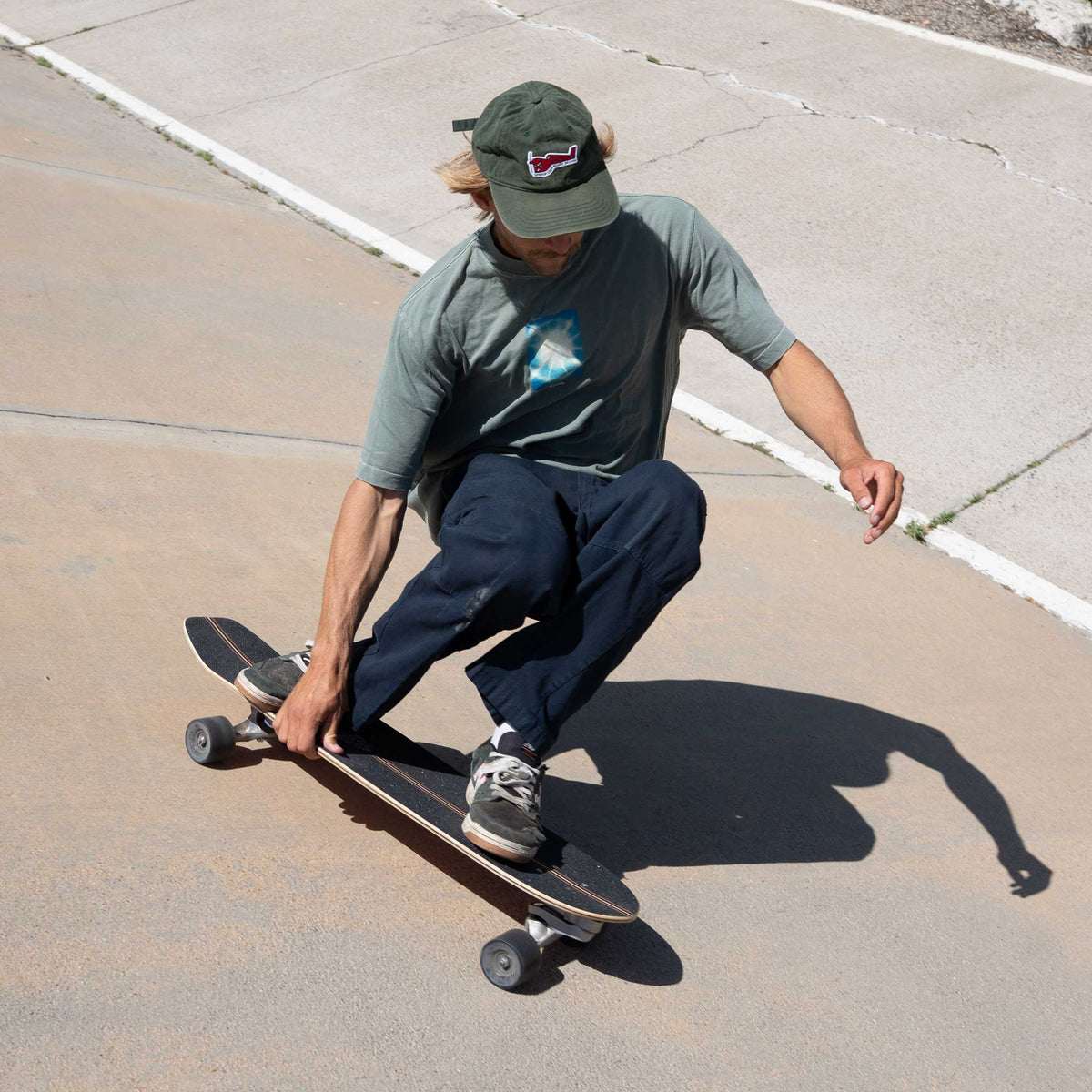 Carver CI Nose Rider ridé sur le trottoir