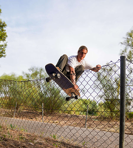 Alberto Morales, rider de la team Carver Europe, surfskateur à Cadix