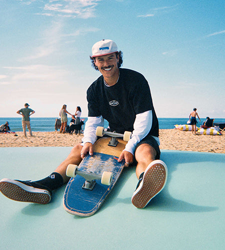 Alexis Goyé, rider de la team Carver Europe, surfskateur basé à Hossegor
