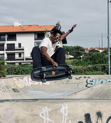Fayed Nouvian, rider de la team Carver Europe, moniteur de surf originaire de Mayotte