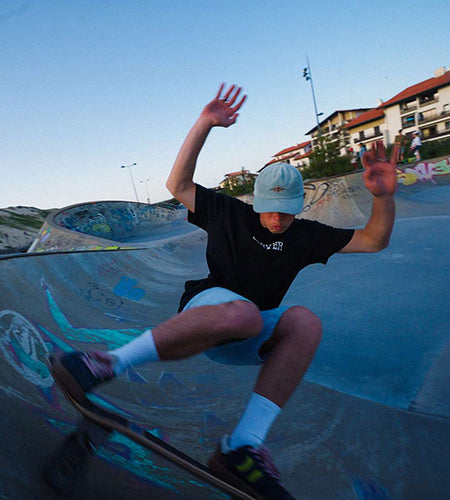 Killian Marc, rider de la team Carver Europe, surfeur entre Bordeaux et les Landes