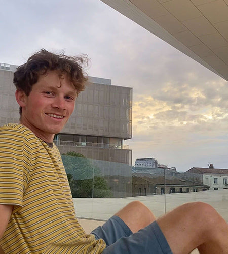 Vincent Cardinal, rider français de la team Carver Europe, surfskate en bowl