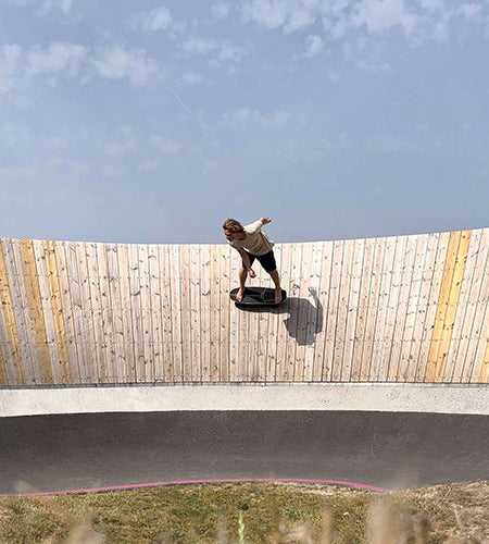 Vincent Cardinal, rider français de la team Carver Europe, surfskate en bowl