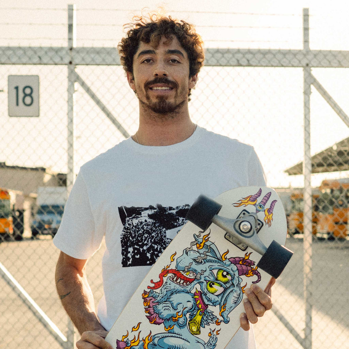 Carver Yago Fire Goat — Yago Dora avec sa planche